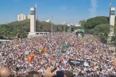 Multidão participa de Marcha para Jesus em São Paulo