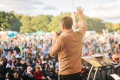 Mais de 3.400 se rendem a Jesus durante festival evangelístico, em Manchester