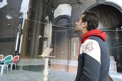 "Se morrermos, morreremos por Jesus", diz jovem cristão sobre retorno ao Iraque