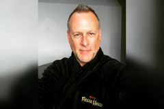 Ator de "Três é demais" testemunha como Deus o ajudou a superar o alcoolismo