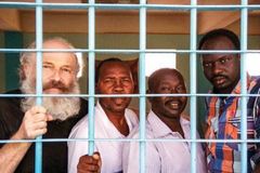 Preso com terroristas por 445 dias, pastor fez da prisão chance de pregar o Evangelho