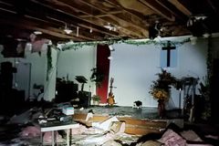 Vândalos incendeiam igreja cristã durante protesto nos Estados Unidos