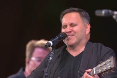 Cantor gospel faz música para dizer que Jesus é o mesmo "em todas as pandemias” | Notícias Gospel