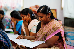 Missionários lançam semente do Evangelho aos indianos através de hortas e alfabetização