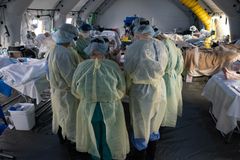 Médico na linha de frente da Covid-19 desabafa: "Nos sustentamos através da oração" | Notícias Gospel