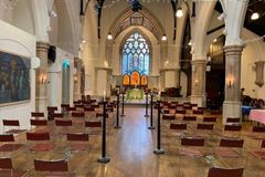 Igrejas oferecem abrigo e água fresca durante onda de calor na Inglaterra