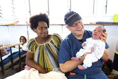 “Eu ouvi o Senhor", diz médico que virou missionário na África