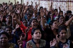 Sri Lanka: cristãos atacados fazem culto e cantam para Jesus por 1 hora
