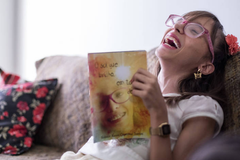 Menina que teria apenas 15 minutos de vida completa 15 anos: "Deus no controle"