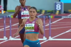 Corredora estabelece novo recorde mundial e declara: "Toda a glória a Deus"