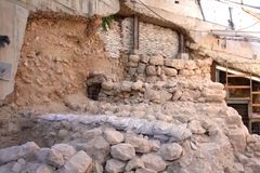 Jerusalém: peça com "a luz de Cristo brilha para todos” é achada