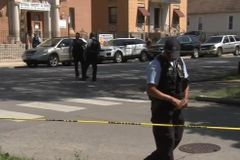 Três pessoas que estavam em funeral levam tiros em igreja de Chicago