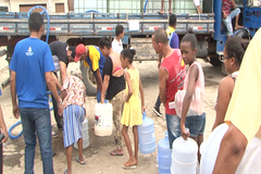 Em período de seca, igreja doa 4 mil litros de água mineral para cidade no sul da Bahia