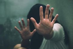 Filmes adultos induzem homens ao abuso sexual e violência psicológica, diz estudo | Notícias Gospel