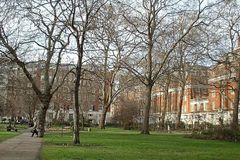 Clínica que trata disforia de gênero em crianças será fechada após críticas na Inglaterra