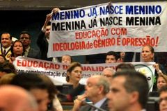 Debate sobre "diversidade de gênero" não é papel do MEC, segundo bancada evangélica