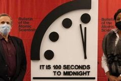 ‘Relógio do Apocalipse’ está parado perto do fim desde 2020, dizem cientistas