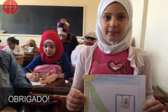 Menina faz desenho comovente da família morta por radicais islâmicos