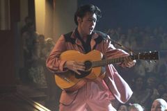 Meio-irmão de Elvis Presley diz que ele era cristão devoto e orava