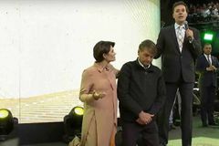 Na Igreja da Lagoinha em BH, Bolsonaro é recebido aos gritos de “mito”