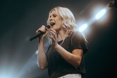 Jenn Johnson da Bethel Music exorta a retornar à essência da adoração