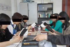 Repressão comunista às gráficas pode causar escassez de Bíblias em Hong Kong