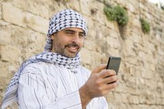 Pregações em redes sociais leva muçulmano a se entregar a Jesus