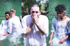 Time de basquete é batizado no rio Jordão: ‘Experimentaram a presença de Deus’