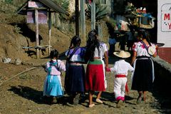 Missionários resgatam menino suicida e levam pais a Jesus: "Família transformada por Deus"