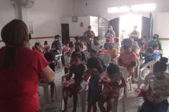 Pais são alcançados pela oração dos filhos em projeto cristão: "A Palavra de Deus é viva"