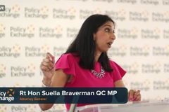 ‘Professores infringem a lei para ensinar ideologia trans’, diz parlamentar britânica