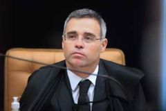 André Mendonça pede vista e suspende julgamento contra Bolsonaro