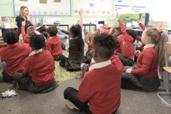 'Professores transgridem leis ao ensinar ideologia trans’