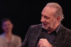 Hillsong acusada de desviar ofertas e enviar altas somas a pastor