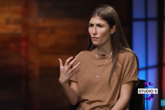 Cantora com escoliose desiste de suicídio ao ouvir a voz de Deus: "Você precisa aguentar"