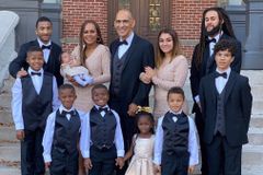 Ex-treinador da NFL e esposa criam mais de 100 filhos e adotam 8: "Chamado de Deus"