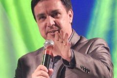 "O fogo do avivamento está tocando o Brasil", diz pastor Édino Melo na 'Voz dos Profetas'