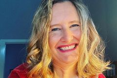 Mulher testemunha cura em Jesus, após traumas de abuso sexual na infância