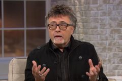 "Eu tirei minha própria vida e Deus me devolveu", diz cantor que sobreviveu a suicídio