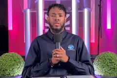 Relógio de luxo: pastor faz birra por não receber presente da igreja