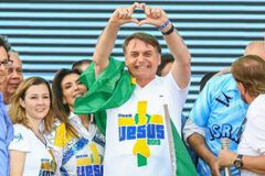 Candidaturas evangélicas batem recorde no Brasil; PTB se destaca