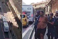 Assaltante recua após vítima cantar hino em voz alta: ‘Ora por mim'