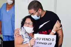 Mãe de Yudi se impactou com orações na janela de hospital: "Ouvia os aparelhos e o clamor"
