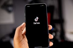 Tiktok bane anúncios pró-vida, mas permite pró-abortos