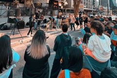 ‘Paz somente em Deus’, prega Yudi em culto na Avenida Paulista