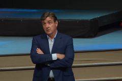 ‘Tem muitas coisas acontecendo enquanto a Igreja está dormindo’, alerta pastor