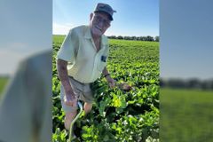 Agricultor de 105 anos diz que segredo da longevidade é colocar "Deus em primeiro lugar"