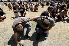 Agricultores se reúnem para orar por colheitas: "Deus é o dono da terra"