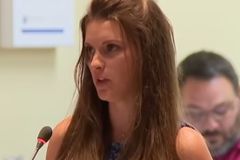 Professora se demite para não ensinar matérias que contradizem a Bíblia