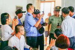 Três igrejas foram invadidas na China e pastores se preparam para 'pressão pior'